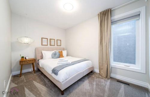 West Edmonton House | The Azure, Near DT & University, TWO King Beds!