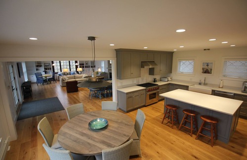 Brant Point House | "The Barn" - 1800s barn recently renovated, 5 min walk from ferry or downtown