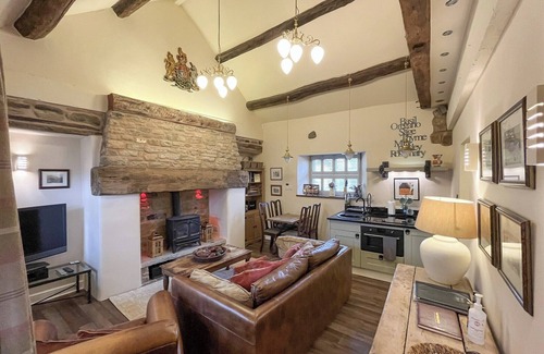 Barlow Cottage | The Barn at Woodland View