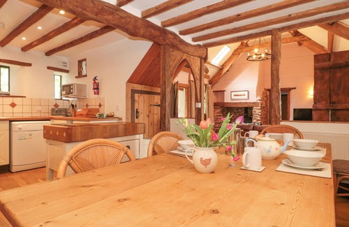 Fiddington Cottage | THE BARN, pet friendly, character holiday cottage in Bicknoller