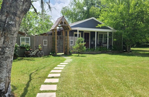 Dickinson Cottage | The Barracks, beautiful 2-bedroom private cottage with garden bath and porch