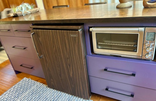 Almonte Cottage | The Bathhouse: Boho Modern + Hot Tub + Water View