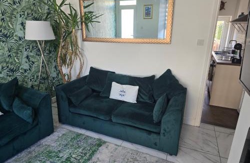 Slyne House | The Bay Cottage Hot Tub & Sauna Morecambe Bay