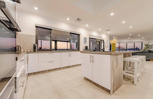 Perth House | The Bay House, Beachfront Ocean Views- right on one of Perths best Beaches.