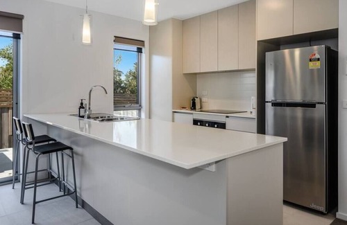 Blackmans Bay House | The Bay Lodge New Modern 2 bedroom 15min to CBD