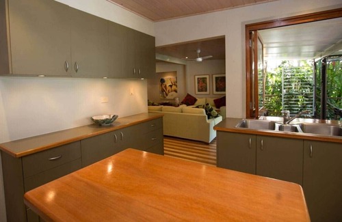 Mission Beach House | The Beach Cottage - Absolute Beachfront