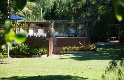 Mission Beach House | The Beach Cottage - Absolute Beachfront