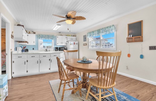 Long Beach House | The Beach Fact Oar: Sunny Beach Cottage with Expansive Ocean Views