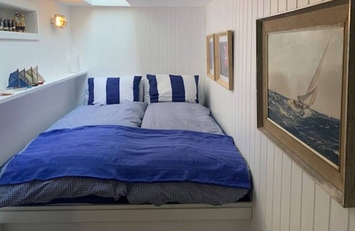 Cowes Ski Chalet | The Beach House