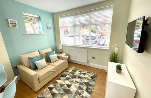 Scarborough Apartment | The Beachcomber, one min from harbour and beach