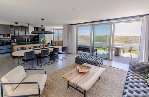 Sunset Beach House | The Beachfront Lodge @ Ocean 9