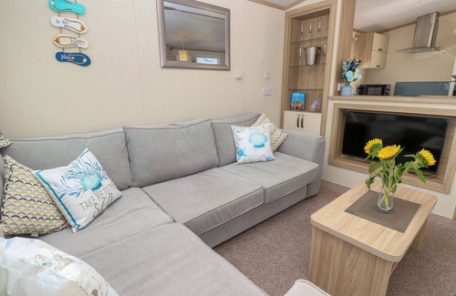 Wittering Cottage | THE BEACHHOUSE, family friendly, with a garden in East Wittering