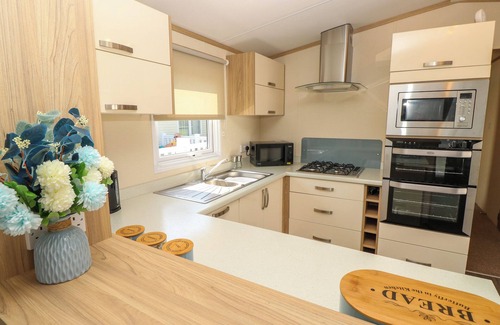 Wittering Cottage | THE BEACHHOUSE, family friendly, with a garden in East Wittering