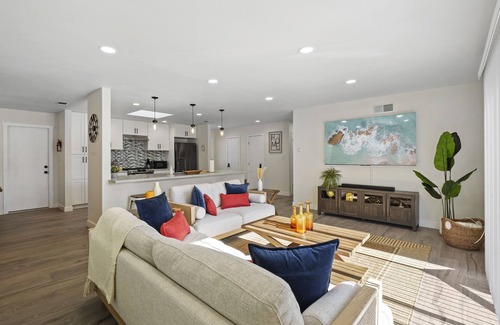 Ventura House | The Beachsides Bliss, BBQ, Arcade, Game Room, Fire Pit Patio, 5 Miles to Beaches