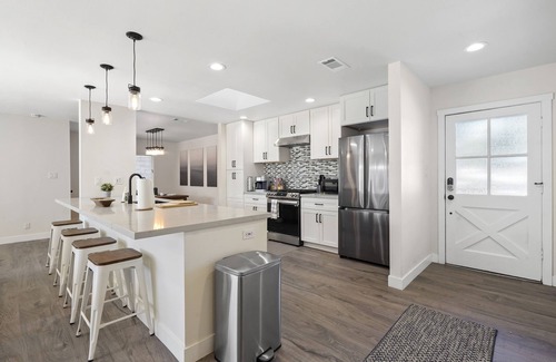 Ventura House | The Beachsides Bliss, BBQ, Arcade, Game Room, Fire Pit Patio, 5 Miles to Beaches