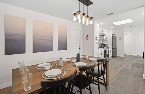 Ventura House | The Beachsides Bliss, BBQ, Arcade, Game Room, Fire Pit Patio, 5 Miles to Beaches