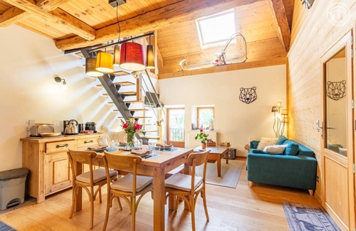 Les Deserts House | THE BEAR FOUNTAIN