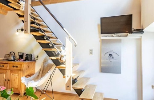 Les Deserts House | THE BEAR FOUNTAIN