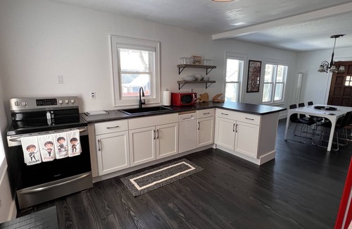 Maplewood House | The Beatles House (newly reno w/heated garage)