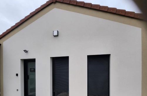 Jonage Apartment | THE BEDROOM - proche aeroport Lyon, groupama stadium, ldlc arena, eurexpo, viaRhôna