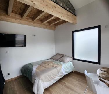 Jonage Apartment | THE BEDROOM - proche aeroport Lyon, groupama stadium, ldlc arena, eurexpo, viaRhôna