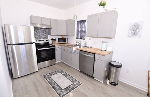 Memphis House | *The Bee Hive* cozy space, minutes from Downtown
