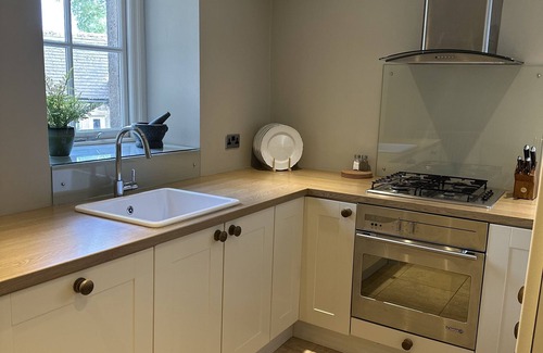 Baslow Apartment | The Beeches - Haddon Apartment (3) sleeps 4 - sleeps 4 guests in 2 bedrooms