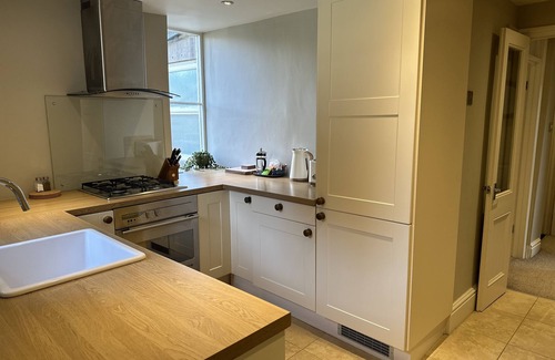 Baslow Apartment | The Beeches - Haddon Apartment (3) sleeps 4 - sleeps 4 guests in 2 bedrooms