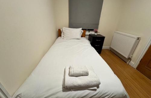 Farnham Common Hotel | The Bell and Bottle