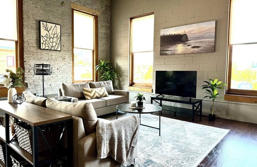 Canal Park Apartment | The Bellevue in Canal Park, NEW- Charming loft in the heart of Canal Park