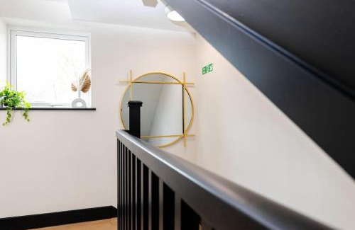 Gabalfa Apartment | The Berriman Collection Stylish Sleeps 6 - 2 Bedroom