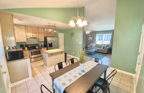 Jacksonville House | The Best Getaway Friends & Family Hangout!