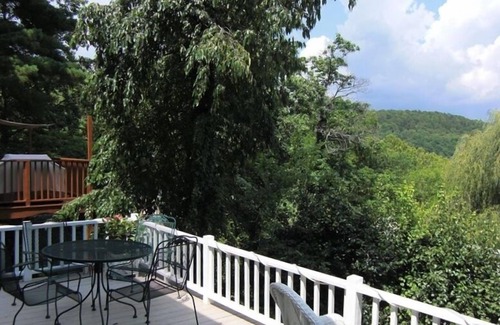 Eureka Springs Historic District Cottage | The Best Historic District Victorian Cottage in Eureka Springs