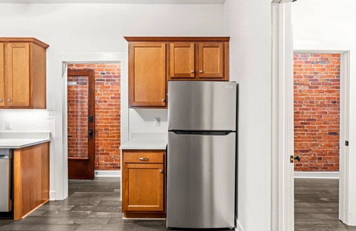 New Albany Apartment | The Betty - Entire rental unit in New Albany, Indiana Sleeps 8