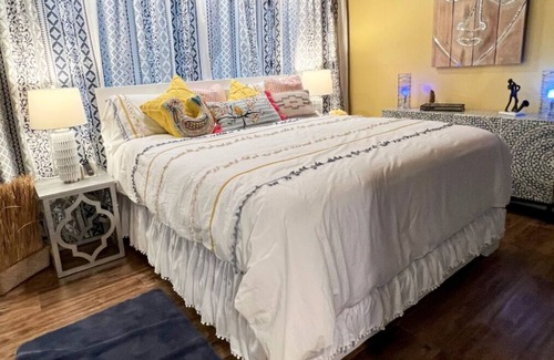 Woodward Heights Condo | The Big Blue Wave - 2-Bedroom Condo by Rupp Arena