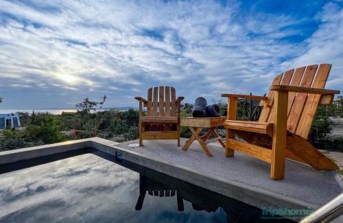 La Ventana Apartment | The Big Chill 1BR loft pool & rooftop