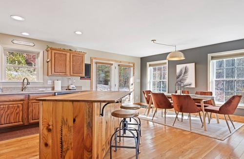 Mountain Springs Cabin | The Big Chill – Hot Tub/Waterfalls/Scenic Views/Fire Pit