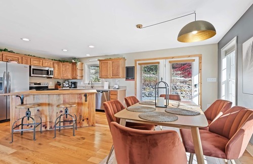 Mountain Springs Cabin | The Big Chill – Hot Tub/Waterfalls/Scenic Views/Fire Pit