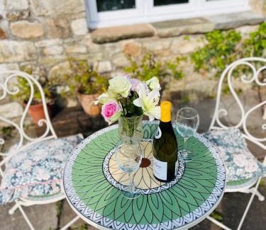 Llanvair Kilgeddin Apartment | The Billiard Room - Cosy Country Retreat