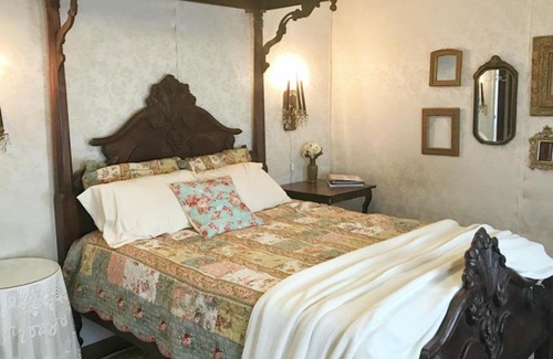 Hays Bed & Breakfast | The Bissing House