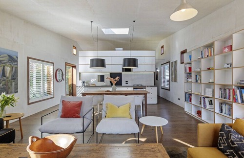 Merivale House | The Black Hut Merivale