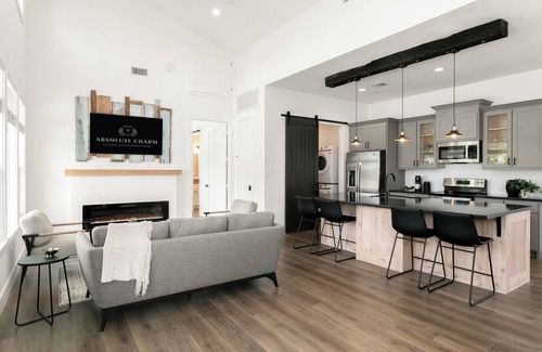 Fredericksburg Condo | The Blanco | 2/2, Full Kitchen, Hot Tub, Washer/Dryer