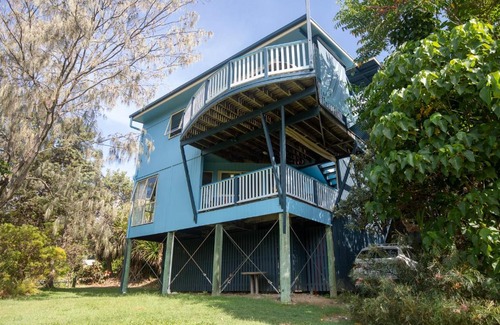 Point Lookout House | The Blue House - 100M TO BEACH, PET FRIENDLY, BIG HOUSE, SLEEPS 8
