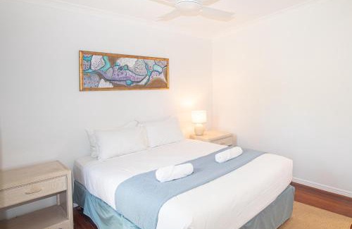 Point Lookout House | The Blue House - 100M TO BEACH, PET FRIENDLY, BIG HOUSE, SLEEPS 8