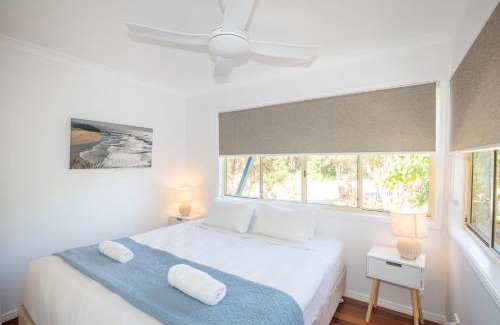 Point Lookout House | The Blue House - 100M TO BEACH, PET FRIENDLY, BIG HOUSE, SLEEPS 8