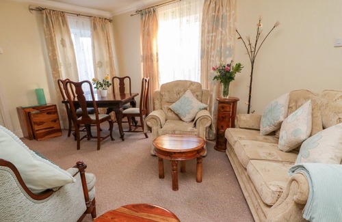 Ebford House | THE BLUE HOUSE AT MAGNOLIA LAKE, character holiday cottage in Dawlish