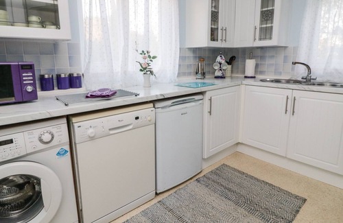 Ebford House | THE BLUE HOUSE AT MAGNOLIA LAKE, character holiday cottage in Dawlish