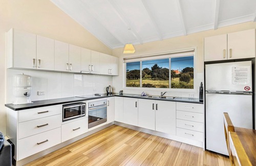 Coles Bay House | The Blue House - Freycinet Holiday Houses