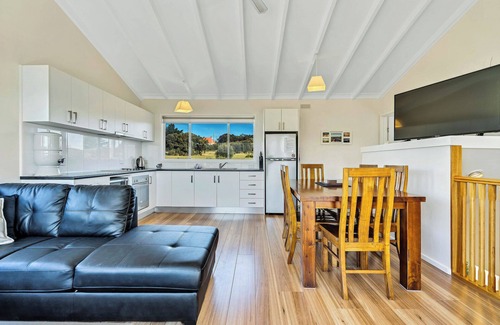 Coles Bay House | The Blue House - Freycinet Holiday Houses