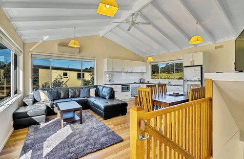 Coles Bay House | The Blue House - Freycinet Holiday Houses
